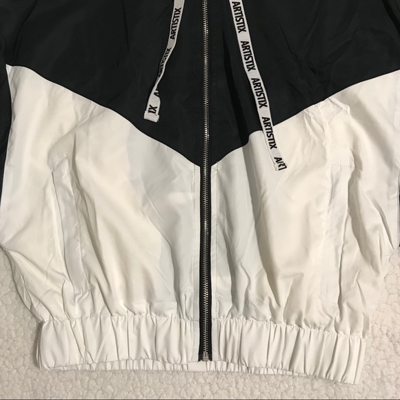 ARTISTIX Woman's Cropped jacket black and … - Picture 8 of 9